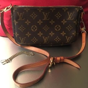 LOUIS VUITTON Pochette Accessoires Bag.